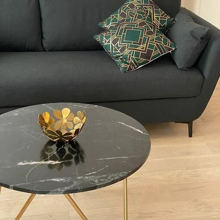 Brand New 1 Bedroom Flat With Parking- 5 Min Paris Pte De Versailles Іссі-ле-Муліно Екстер'єр фото