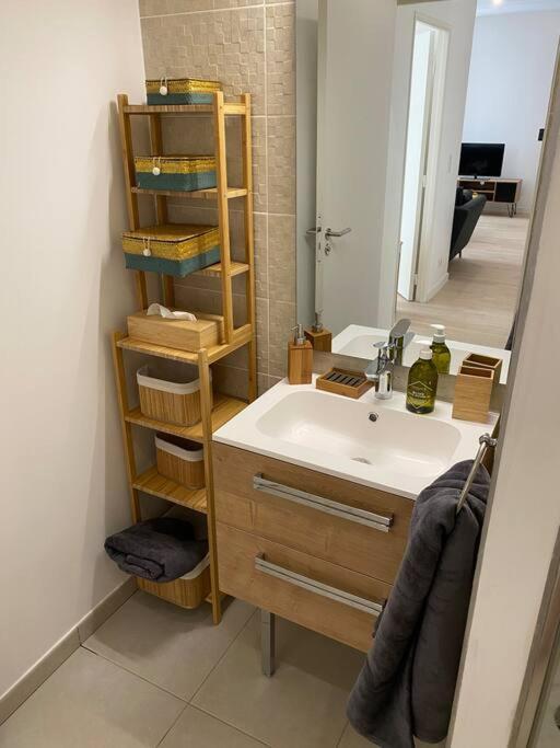 Brand New 1 Bedroom Flat With Parking- 5 Min Paris Pte De Versailles Іссі-ле-Муліно Екстер'єр фото